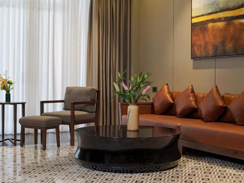 Senna Hue Hotel Eksteriør bilde A living room at the hotel