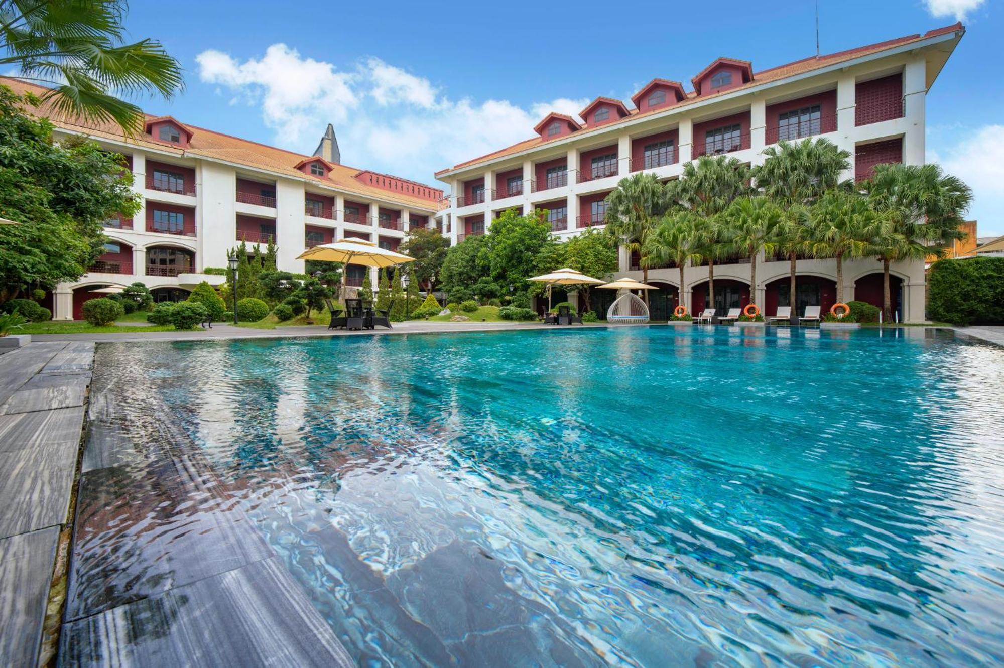 Senna Hue Hotel Eksteriør bilde The Royal