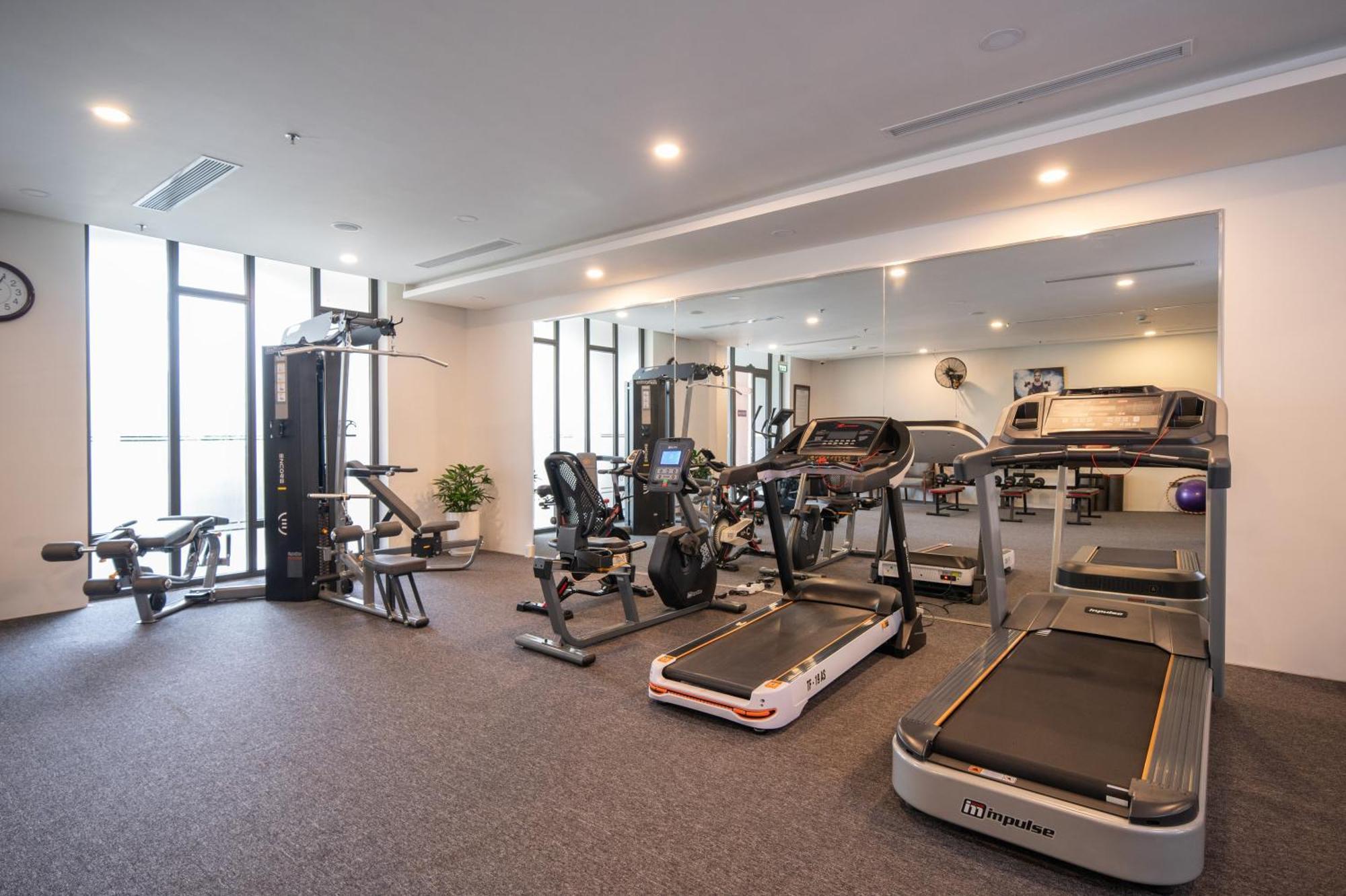 Senna Hue Hotel Eksteriør bilde A gym in a hotel
