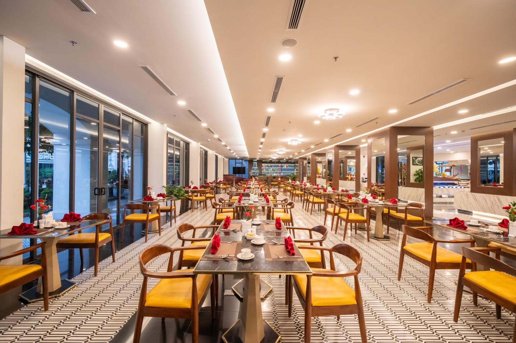 Senna Hue Hotel Eksteriør bilde The restaurant