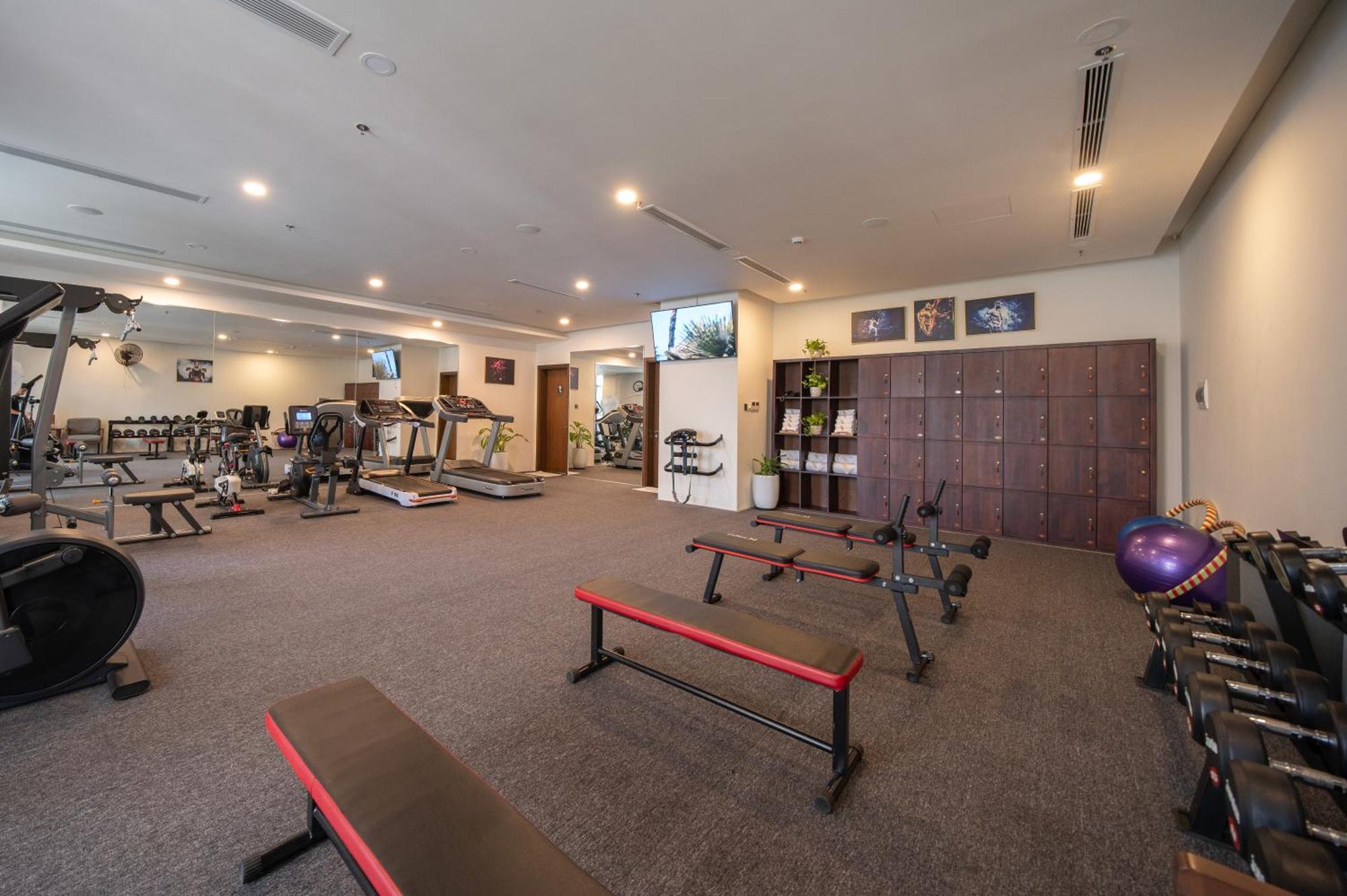 Senna Hue Hotel Eksteriør bilde The gym at the hotel
