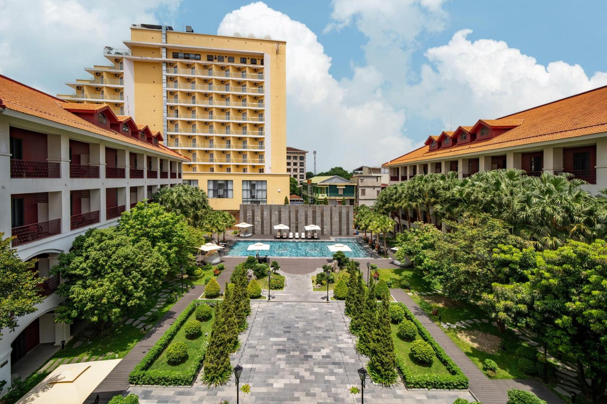 Senna Hue Hotel Eksteriør bilde The hotel's main building