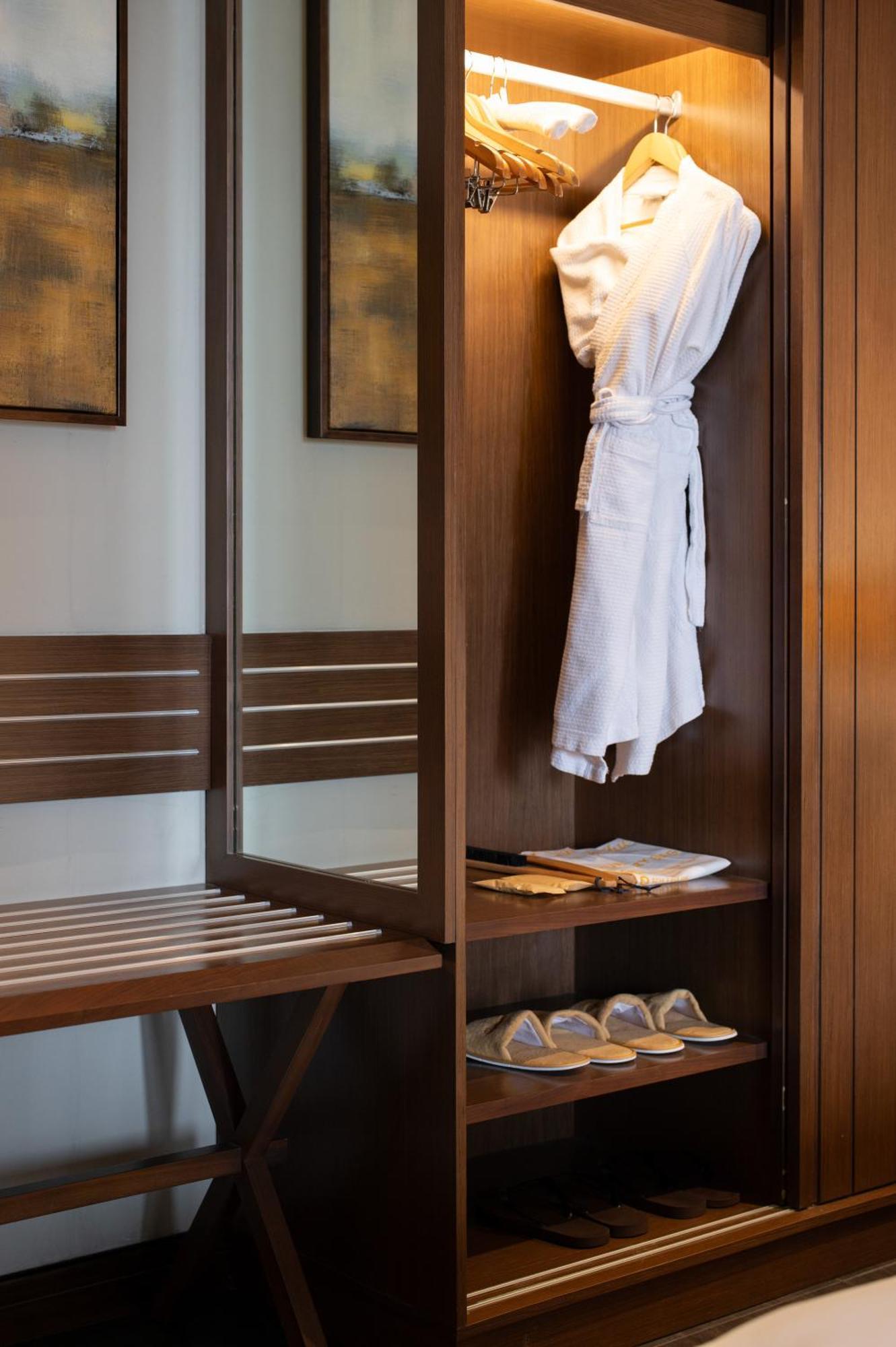Senna Hue Hotel Eksteriør bilde A bathrobe hanging on a wardrobe