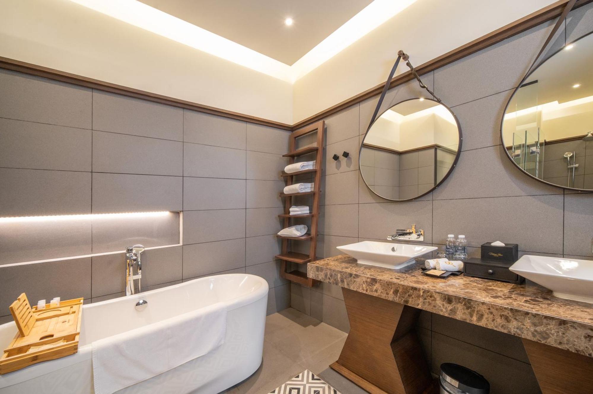 Senna Hue Hotel Eksteriør bilde Bathroom